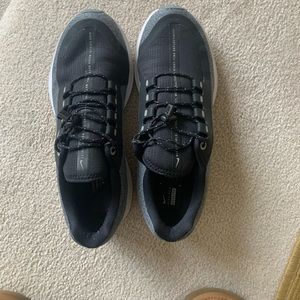 nike shield vapor flyknit size 7.5. great condition